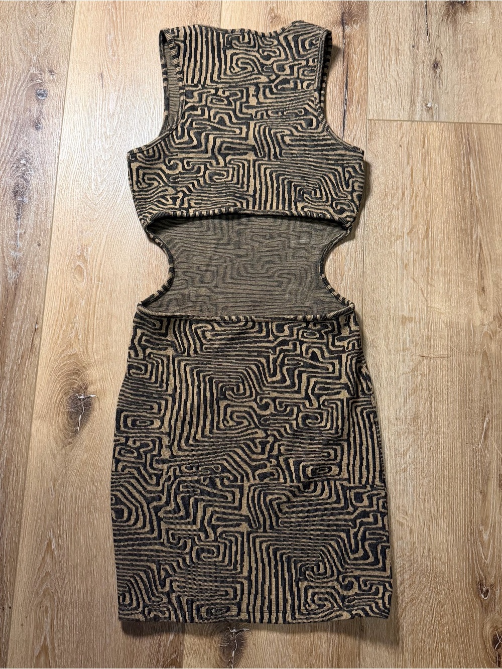 Patterned Dress - Picture 2 of 3